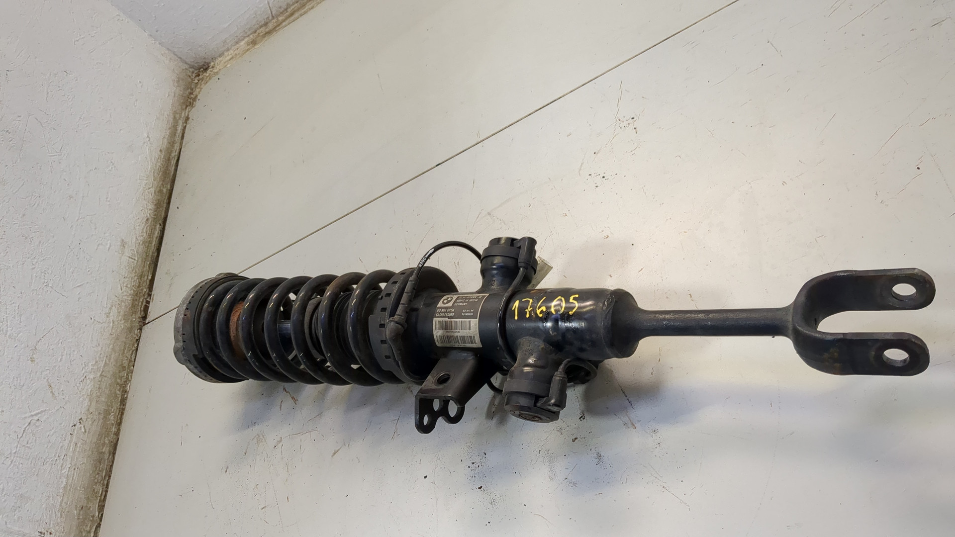 Амортизатор передний правый