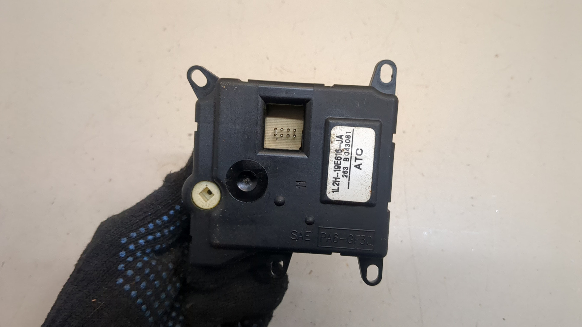 Моторчик заслонки печки