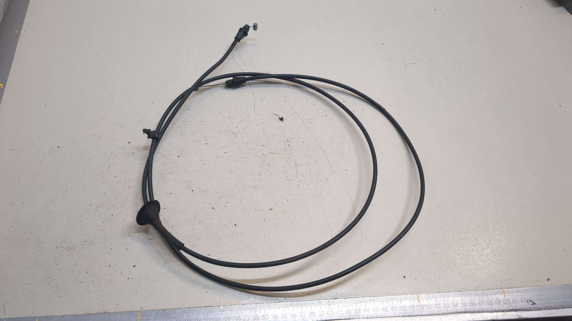 Трос открывания капота