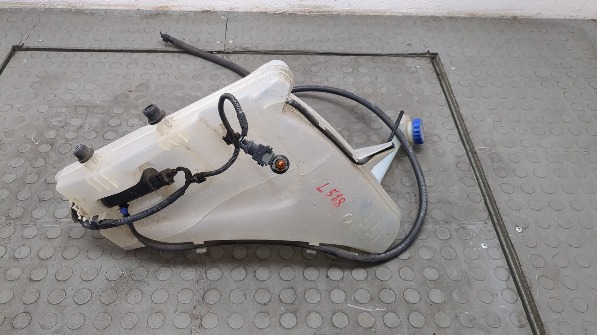 Бачок омывателя лобового стекла