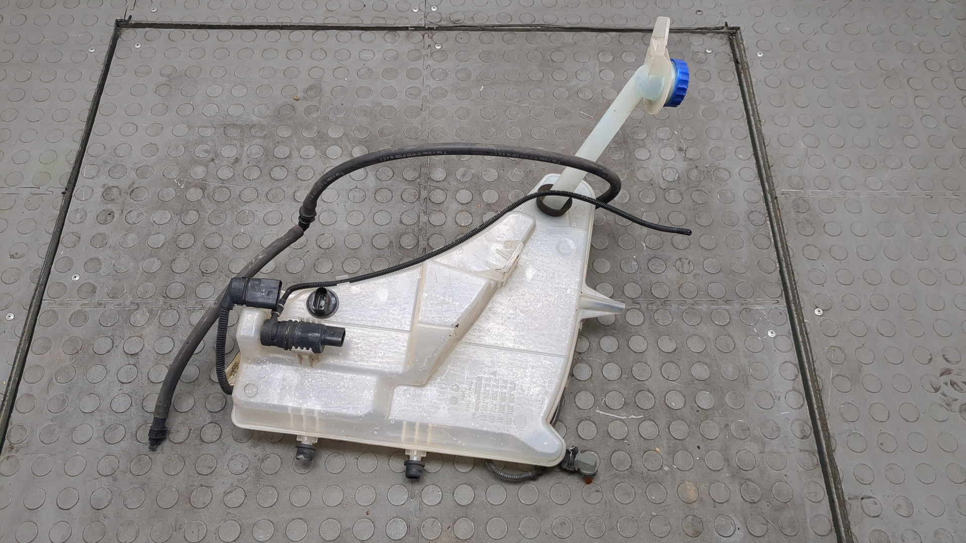 Бачок омывателя лобового стекла