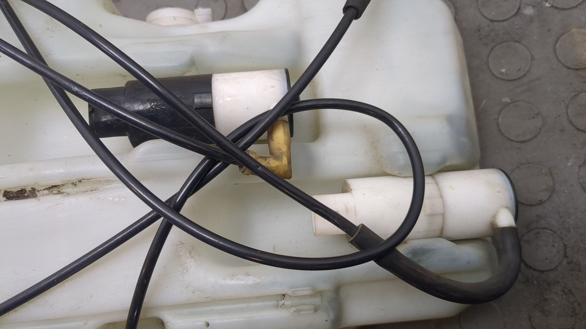 Бачок омывателя лобового стекла