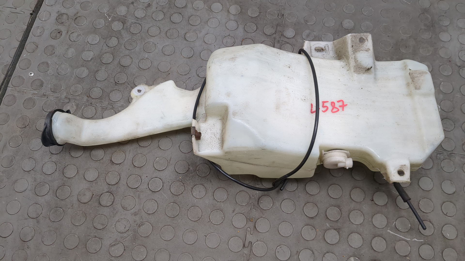 Бачок омывателя лобового стекла