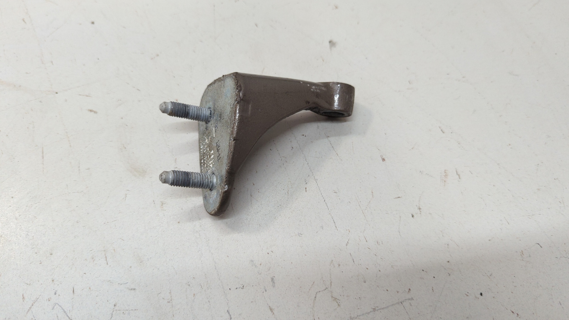 Петля двери