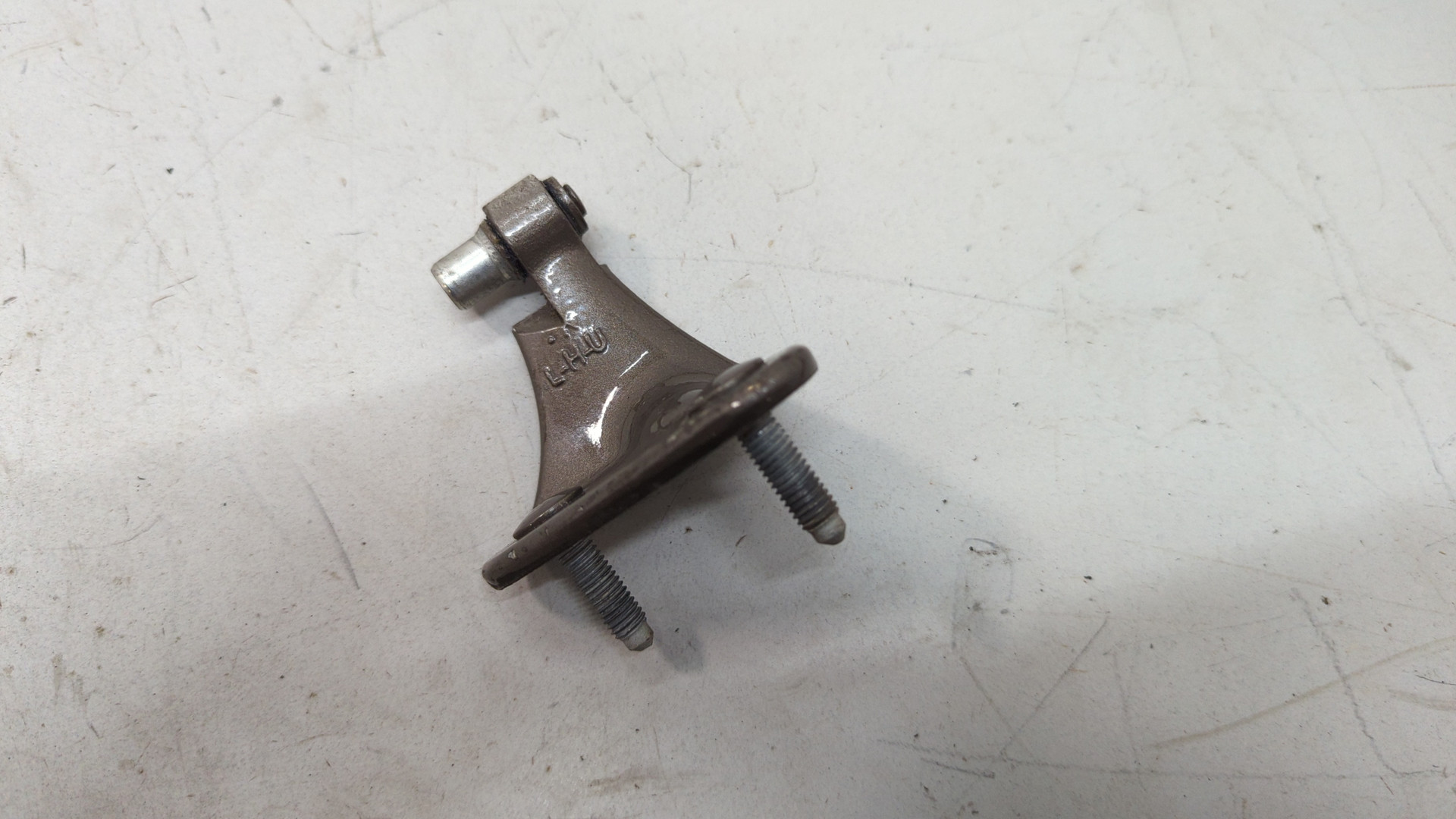 Петля двери