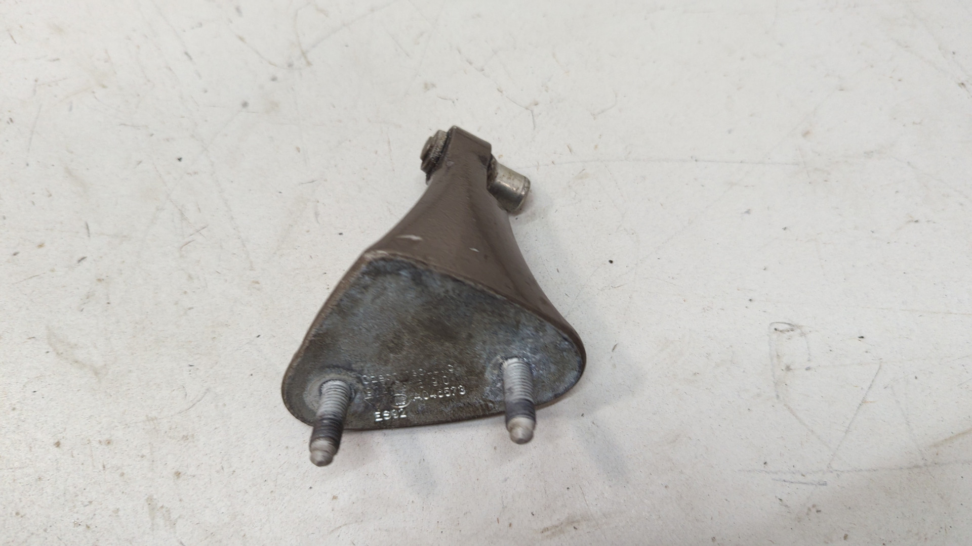 Петля двери