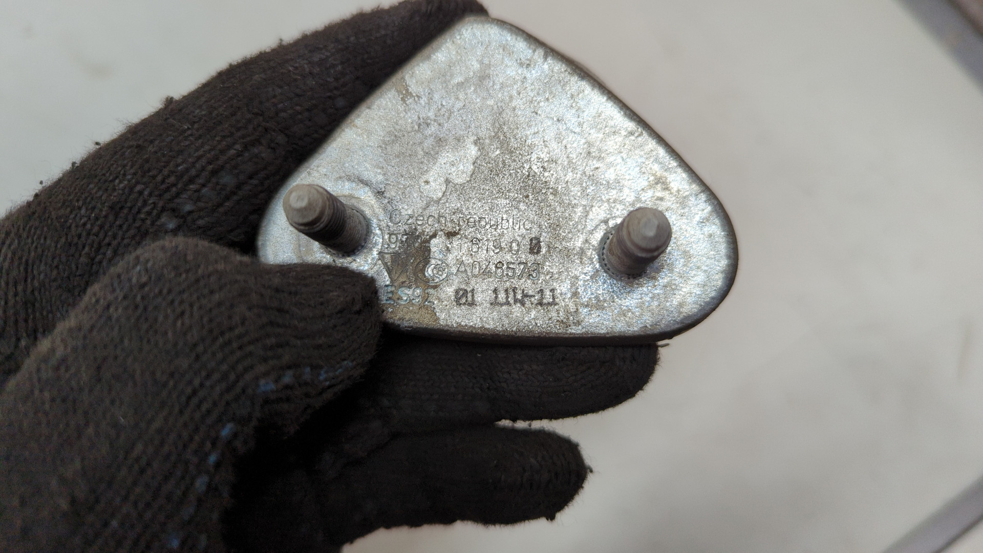 Петля двери