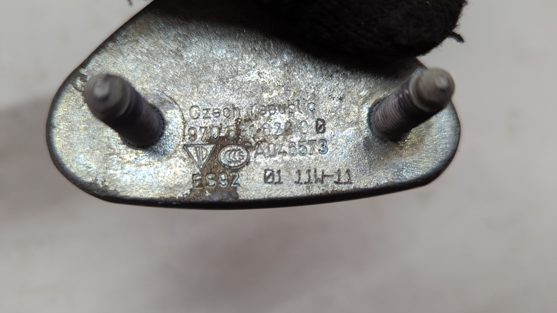 Петля двери