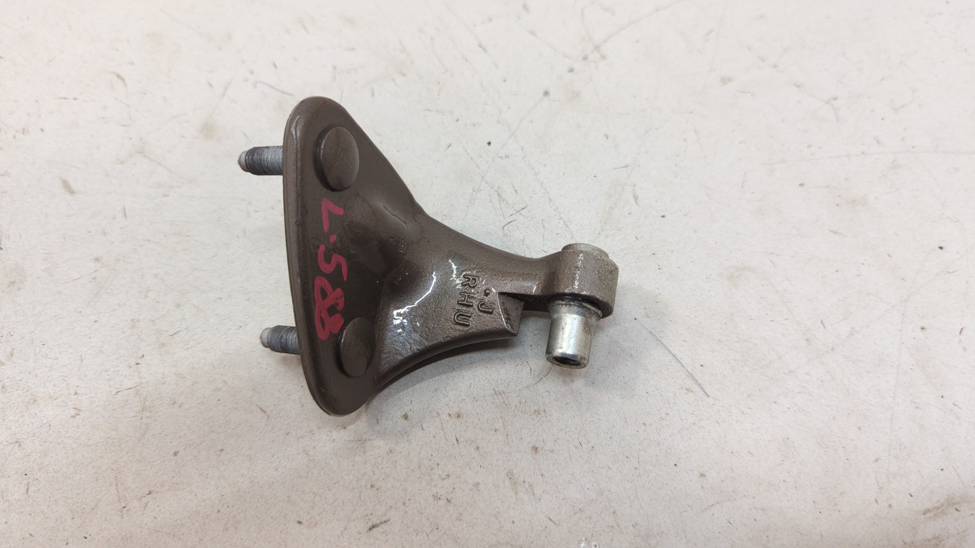 Петля двери