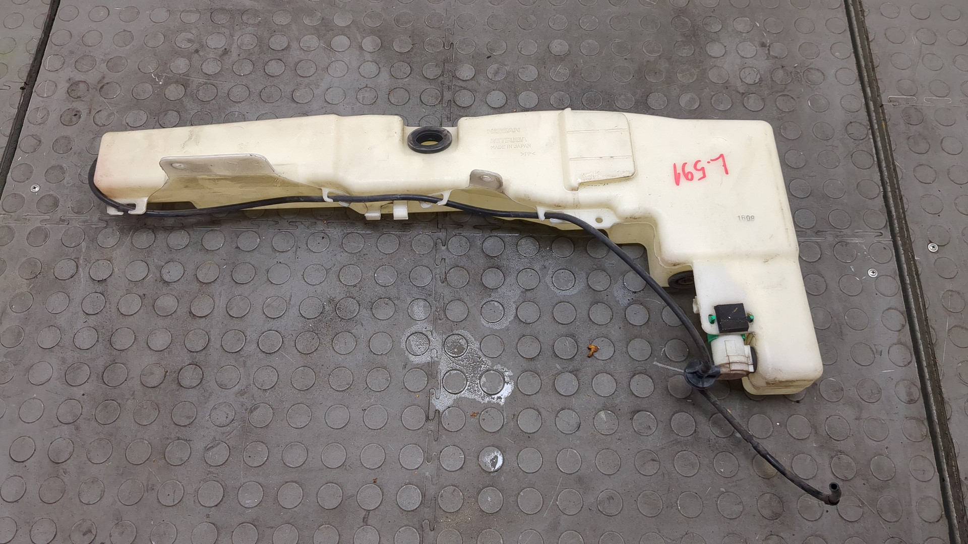 Бачок омывателя лобового стекла