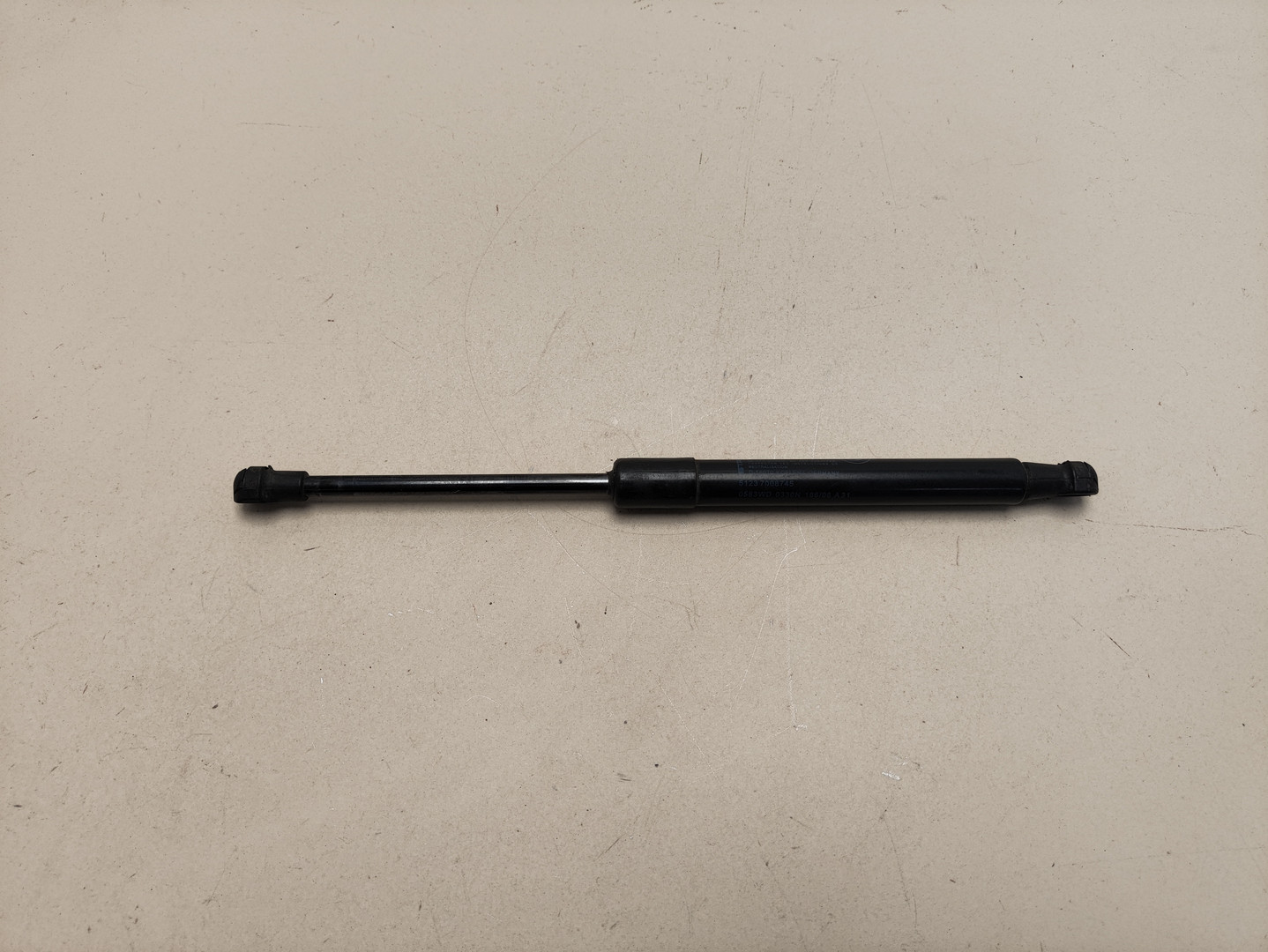 Амортизатор капота