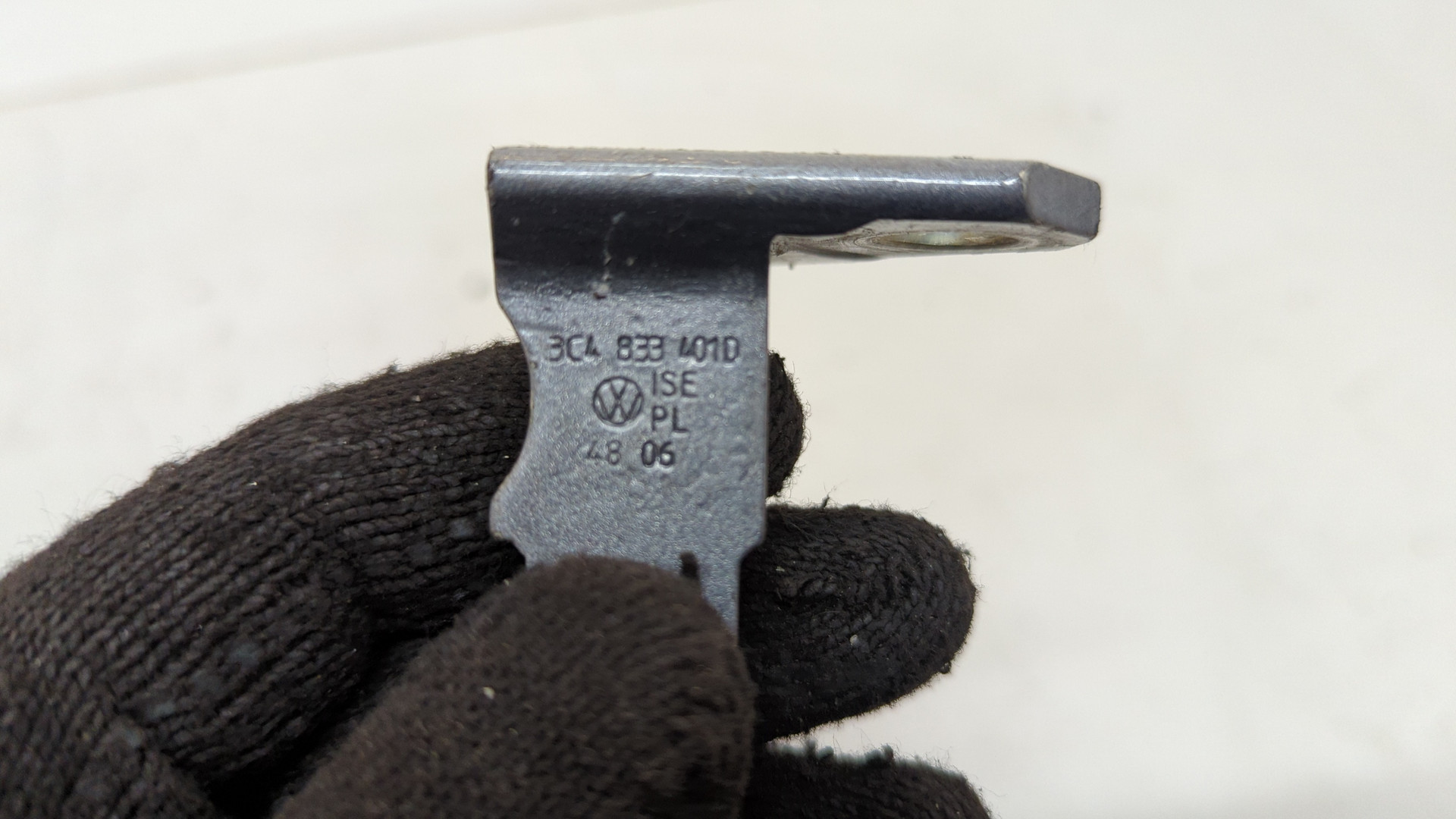 Петля двери