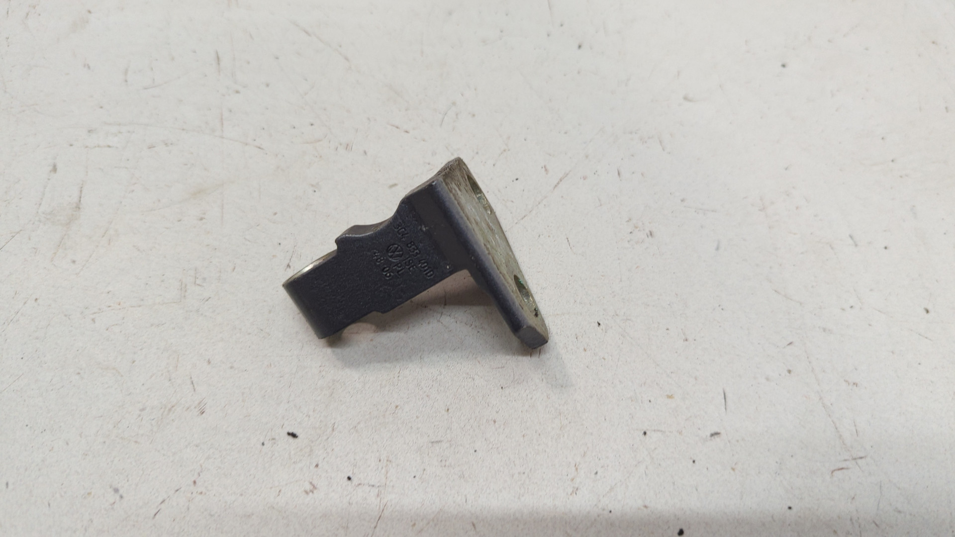 Петля двери