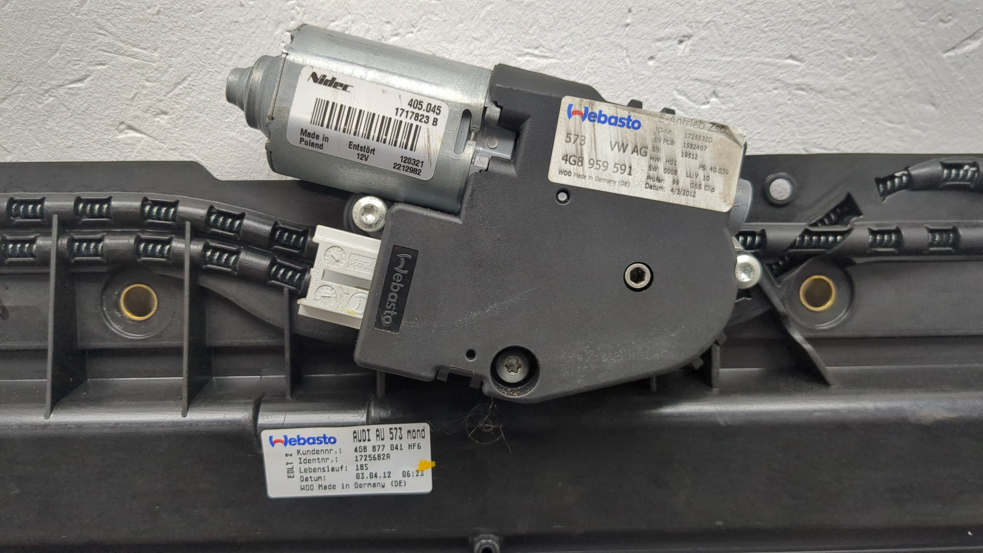 Люк в сборе электрический