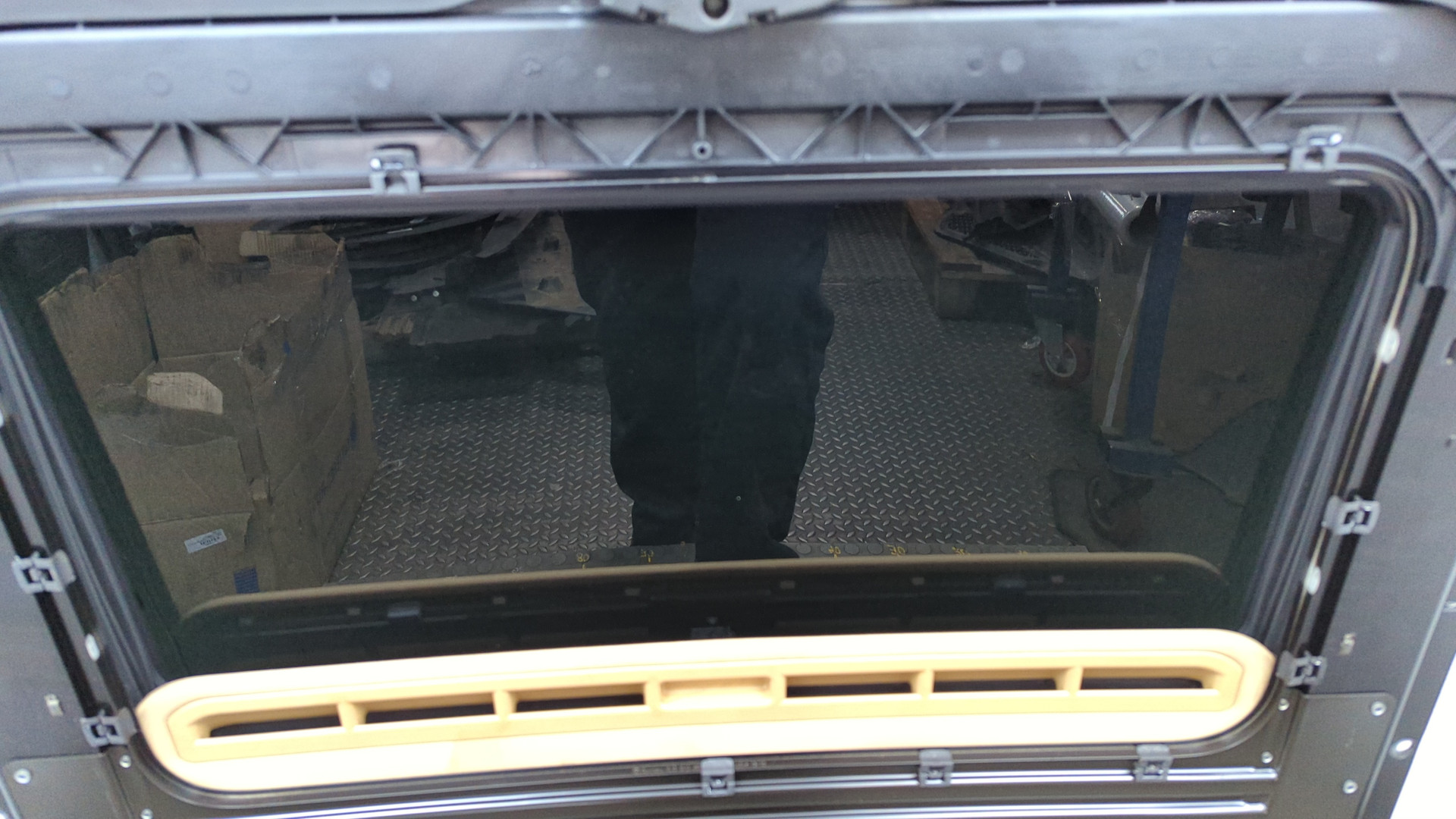 Люк в сборе электрический