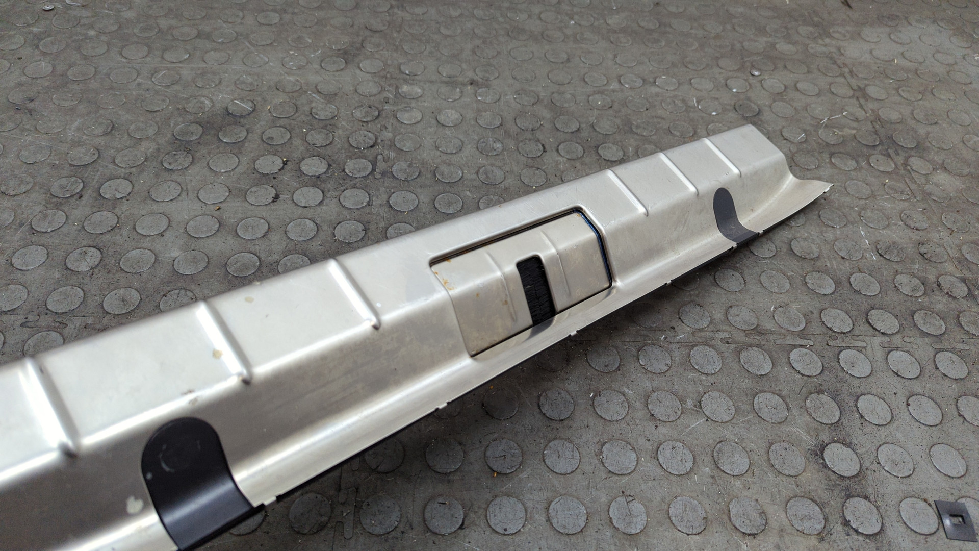 Обшивка багажника