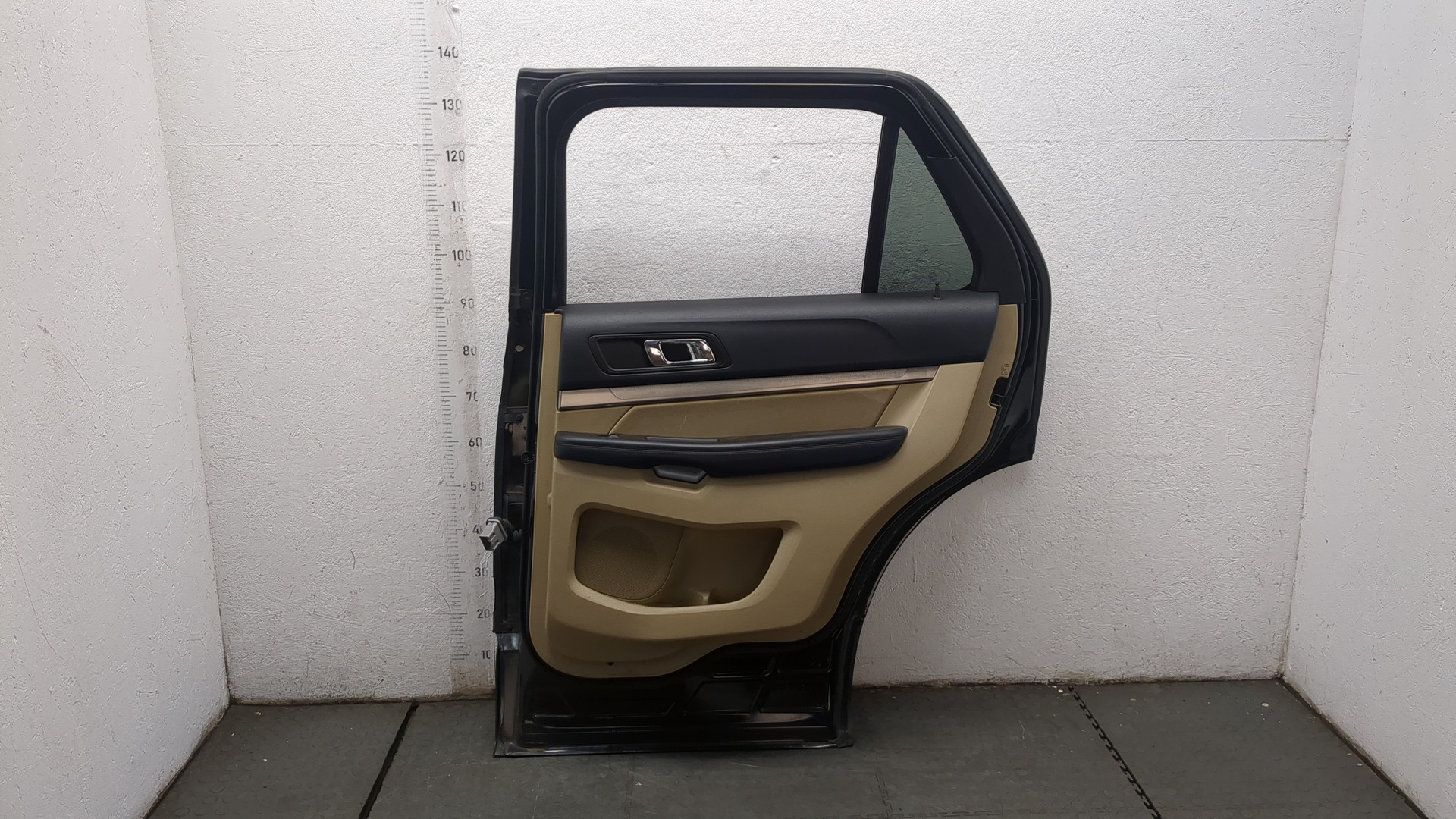 Дверь задняя правая