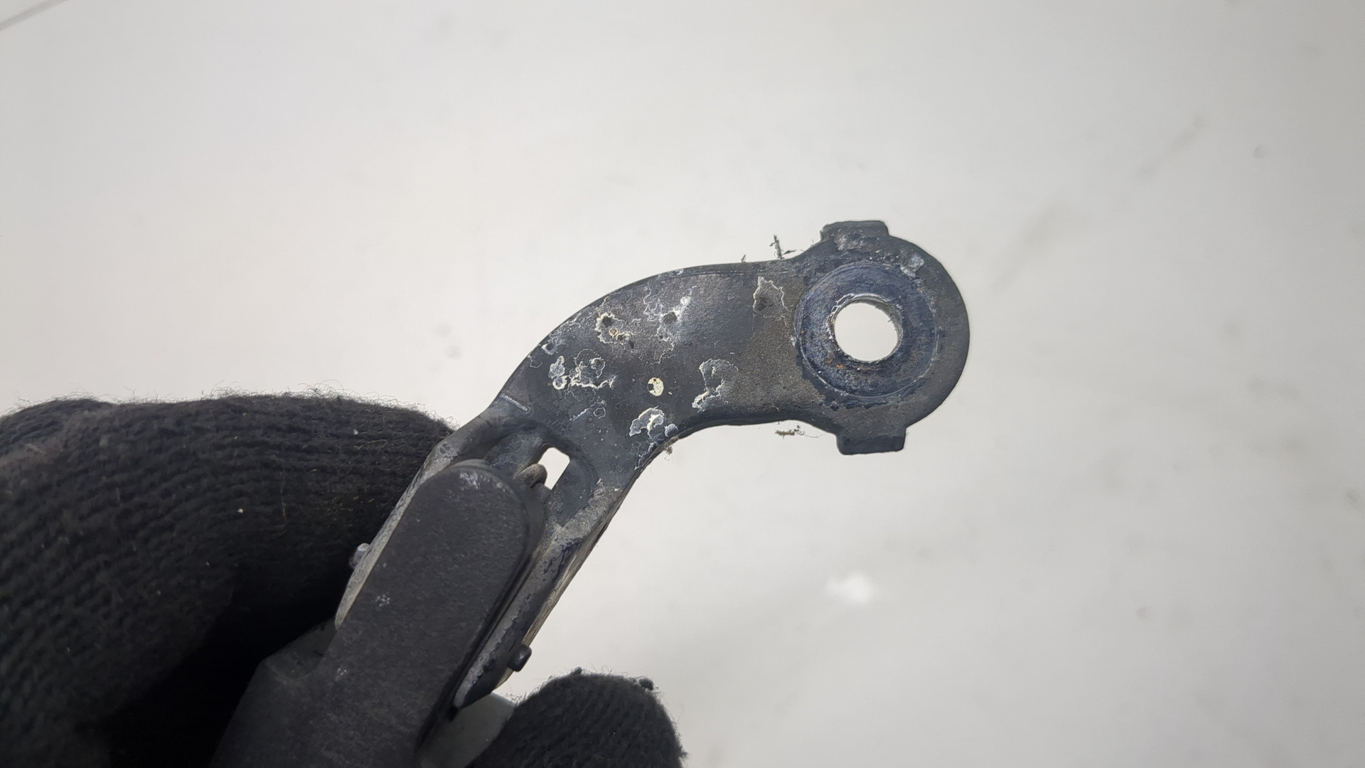 Поводок стеклоочистителя заднего