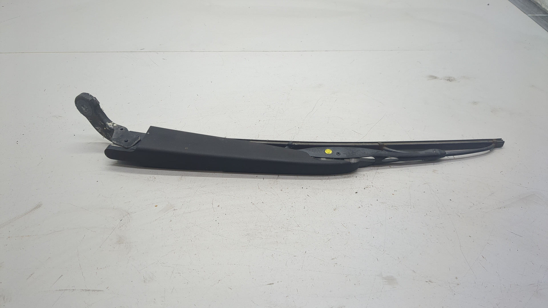 Поводок стеклоочистителя заднего