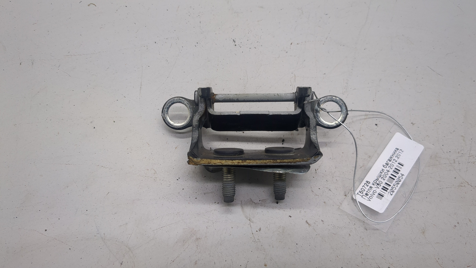 Петля крышки багажника