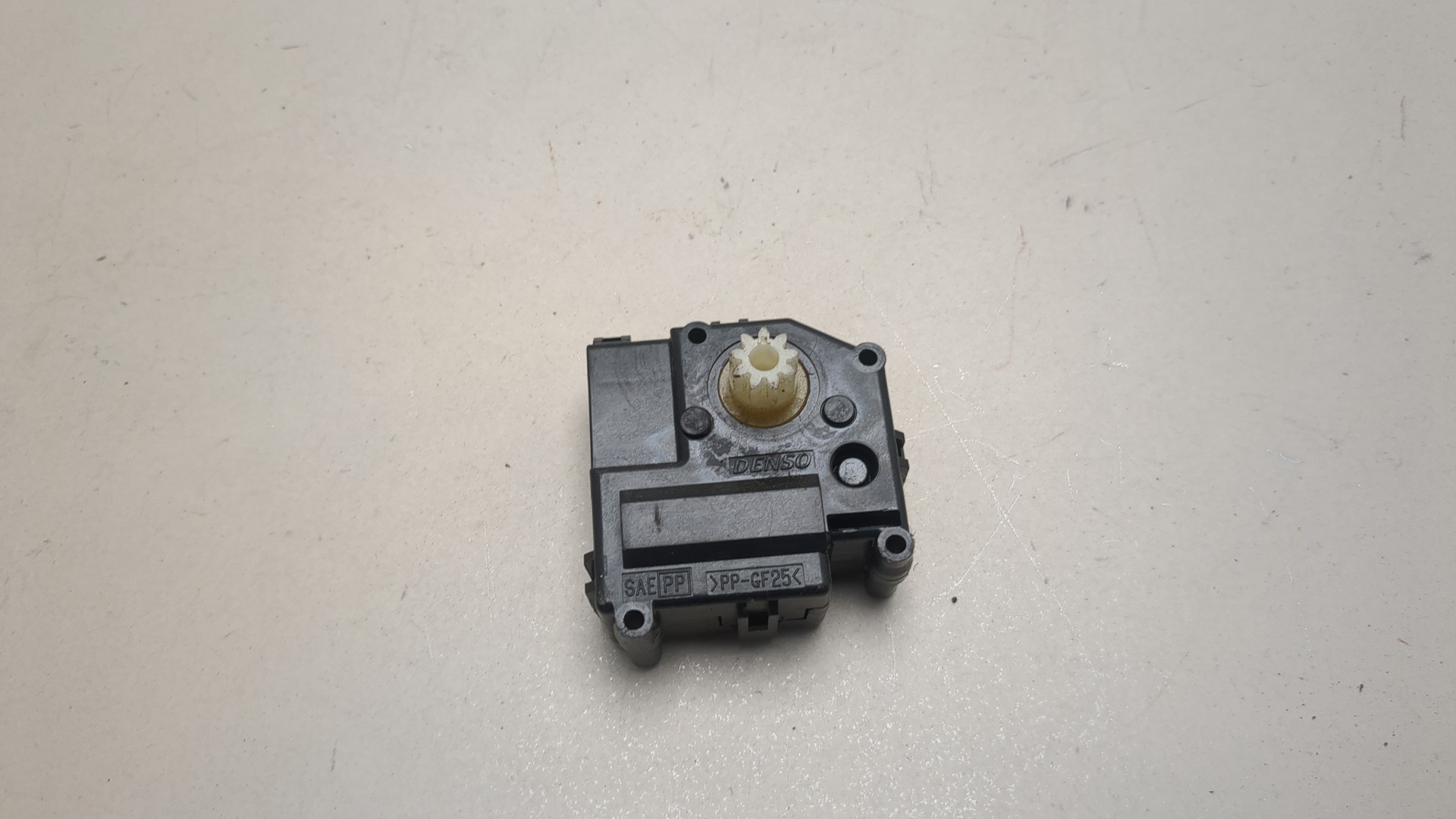 Моторчик заслонки печки