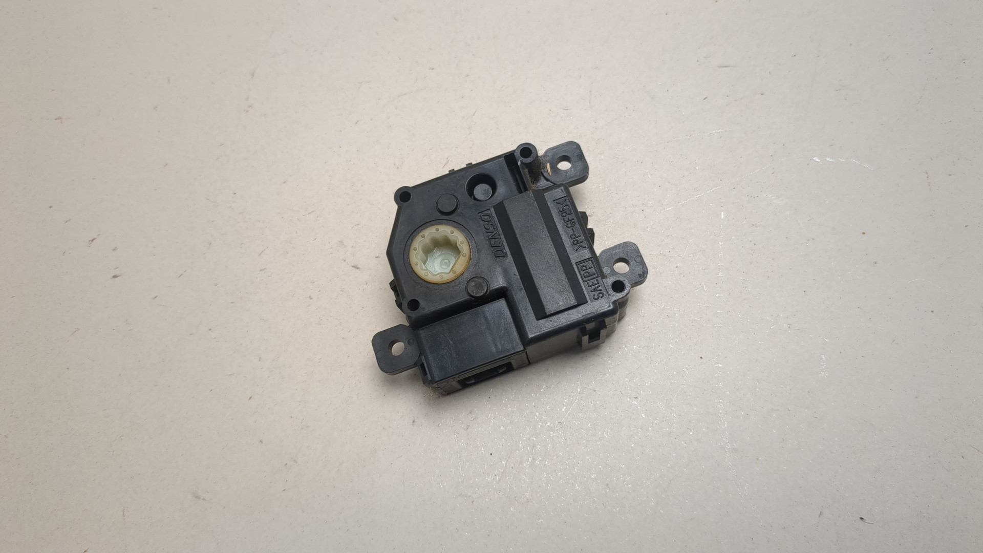 Моторчик заслонки печки