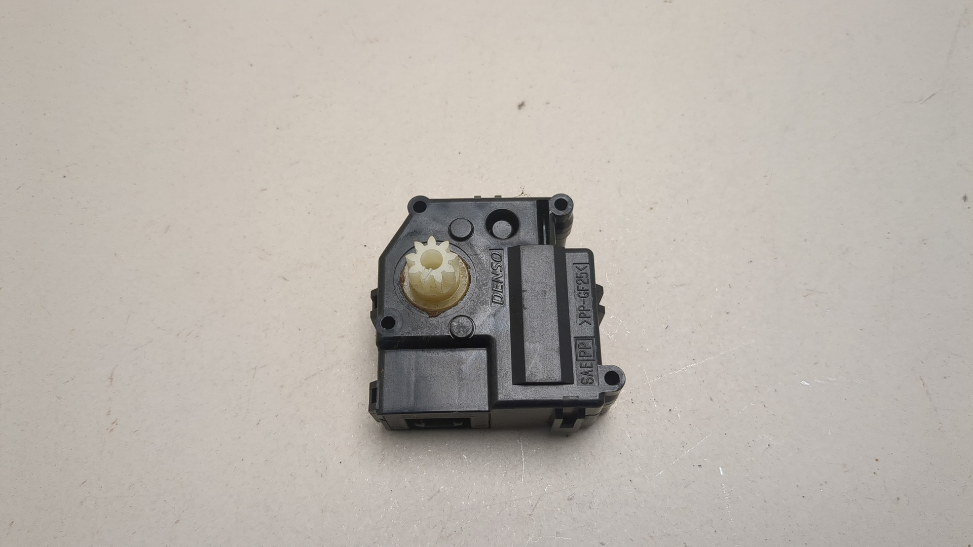 Моторчик заслонки печки