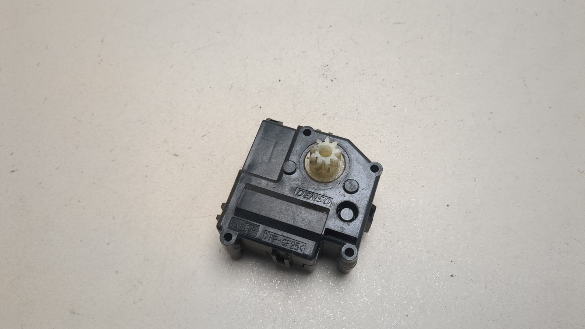 Моторчик заслонки печки