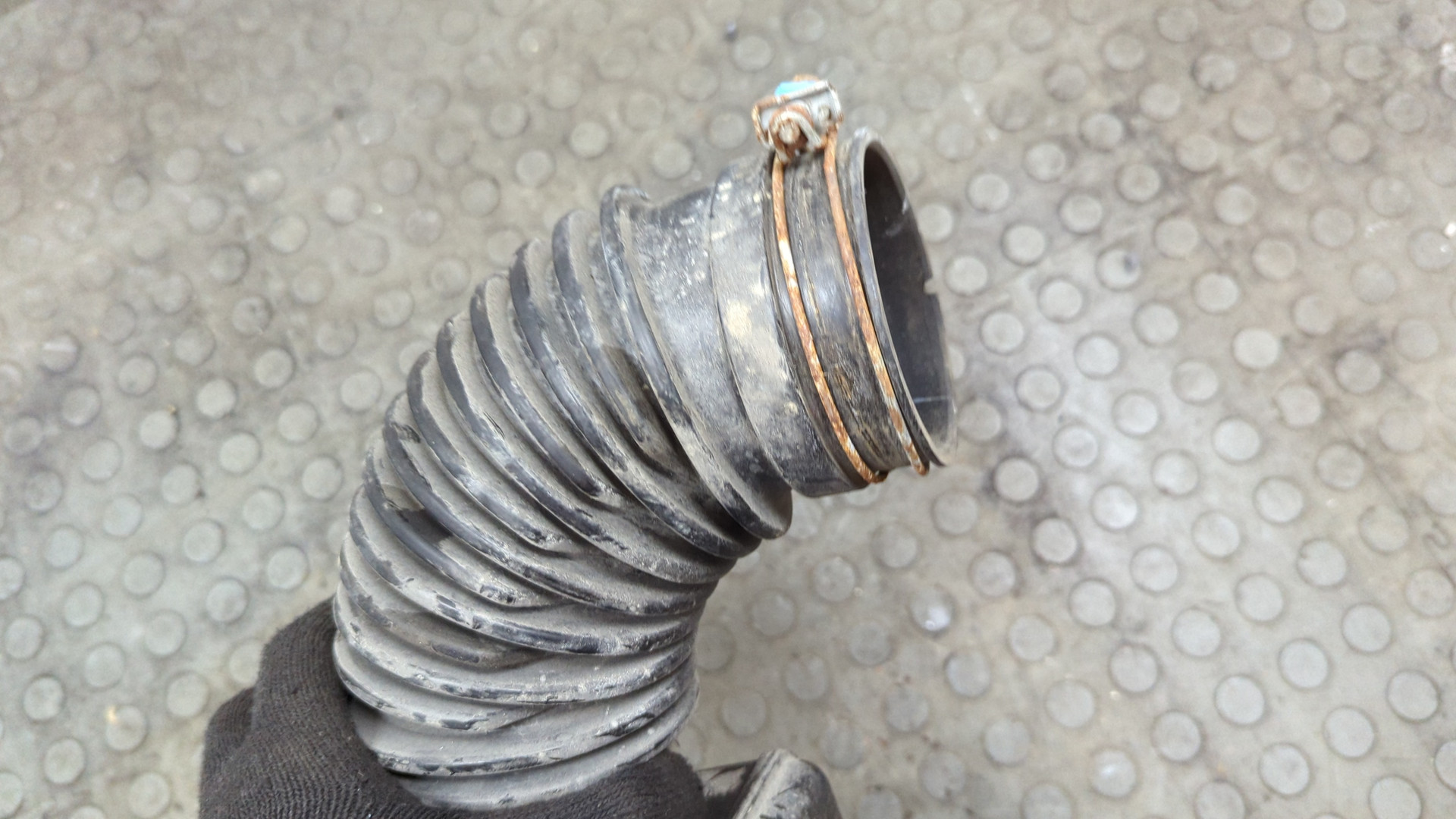 Патрубок воздушного фильтра