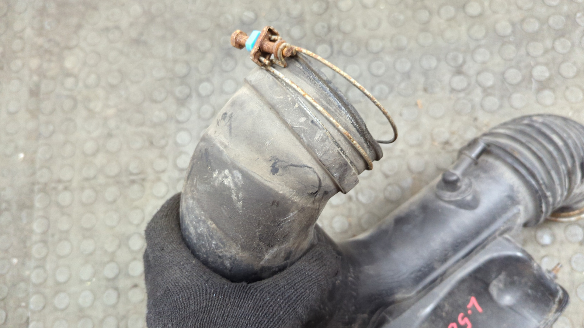 Патрубок воздушного фильтра