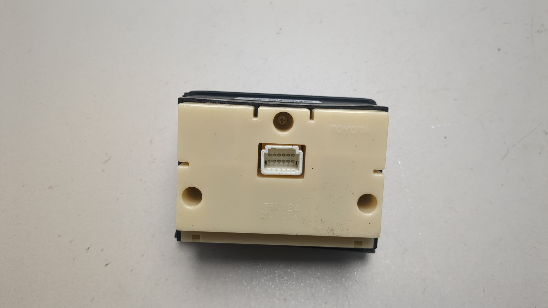 Кнопка регулировки зеркала