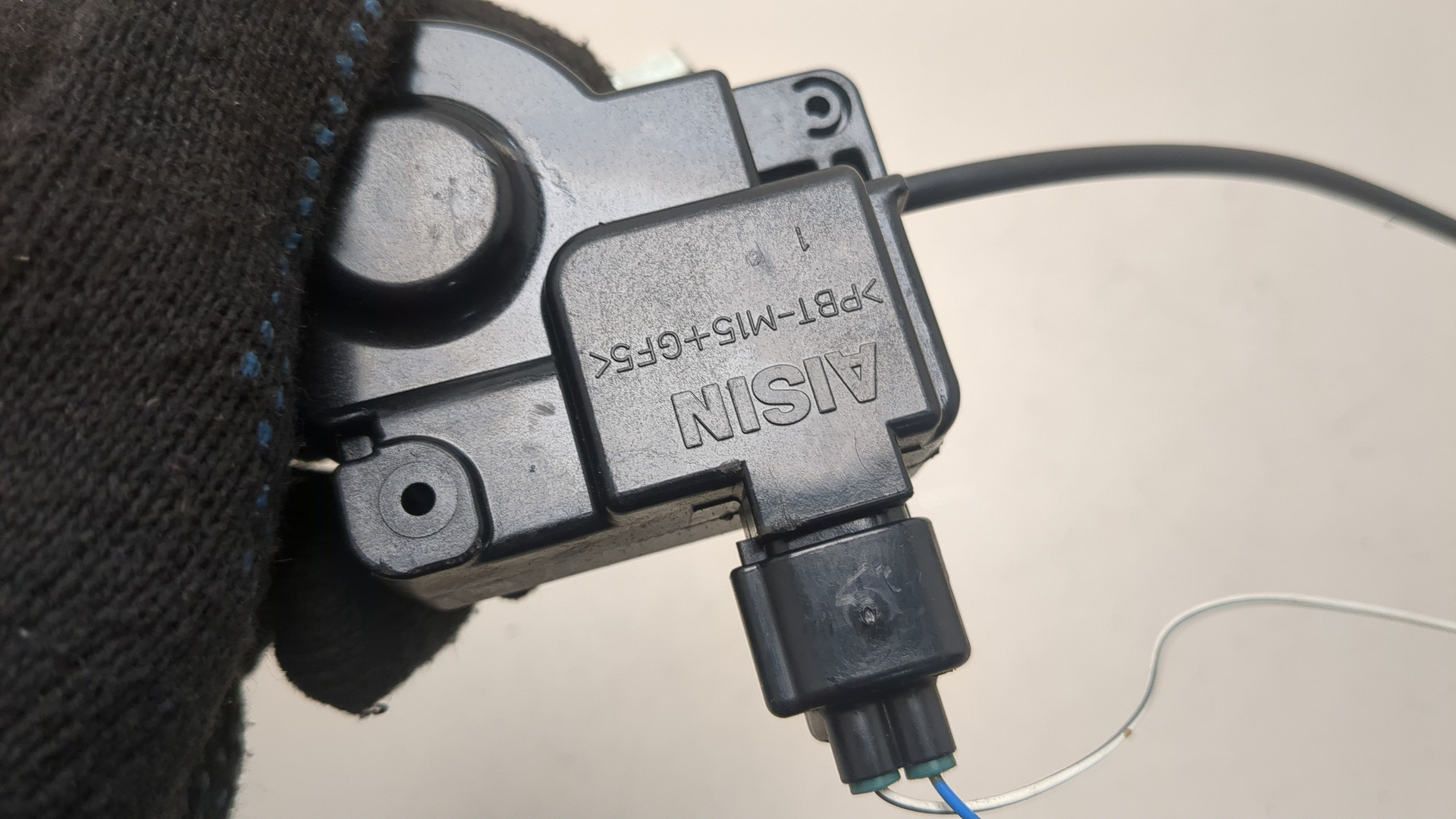 Активатор замка крышки бензобака