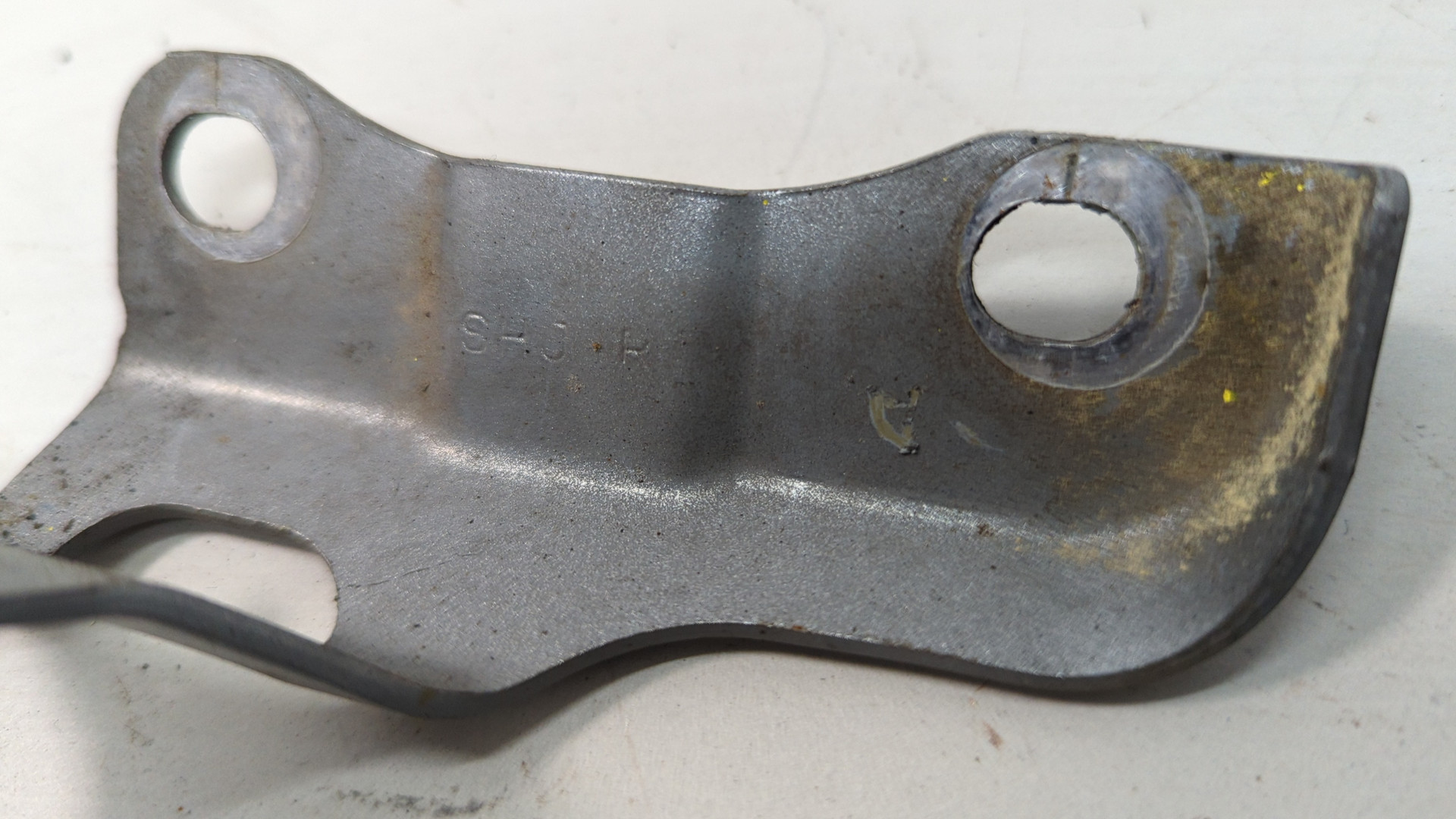 Петля капота правая