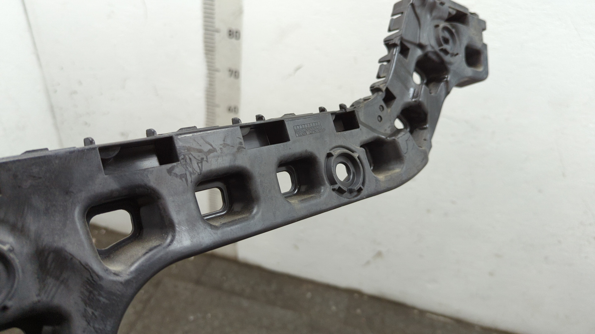 Кронштейн заднего бампера правый