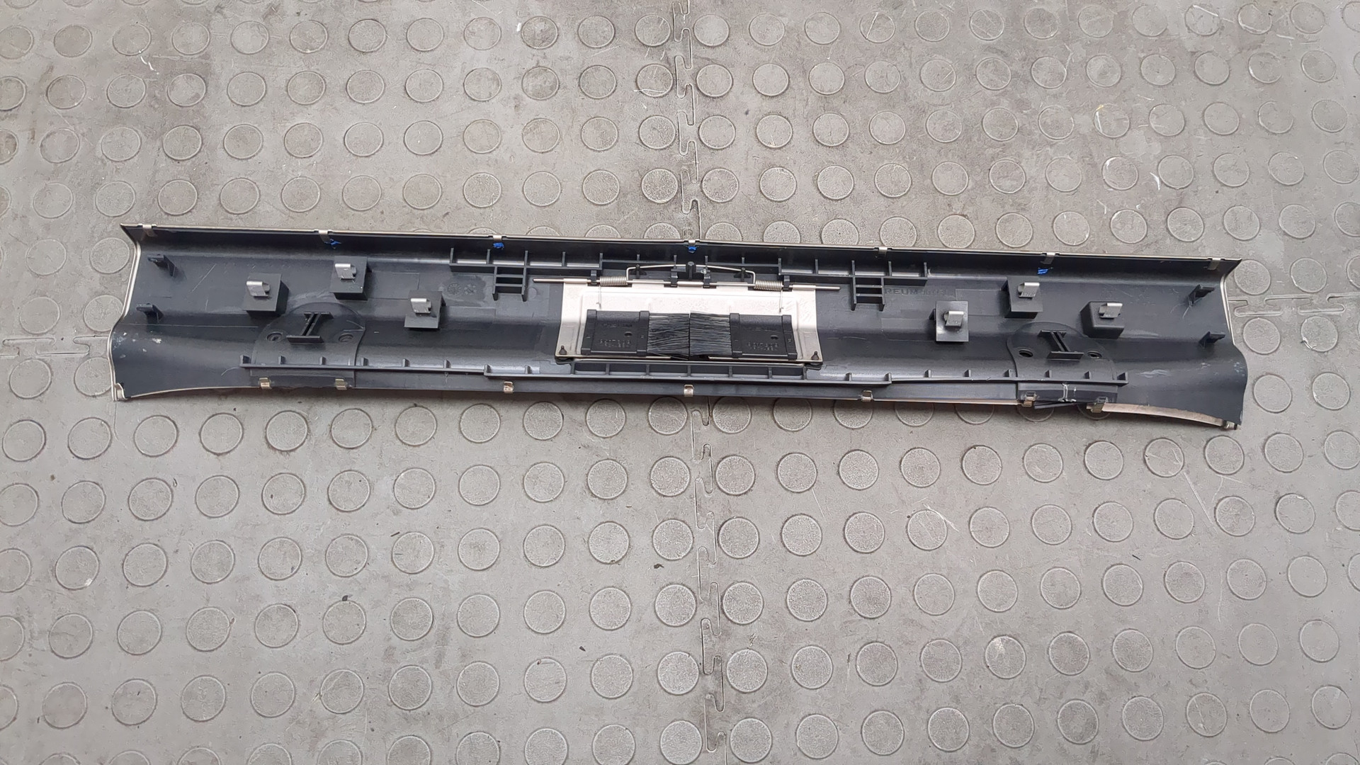 Обшивка багажника