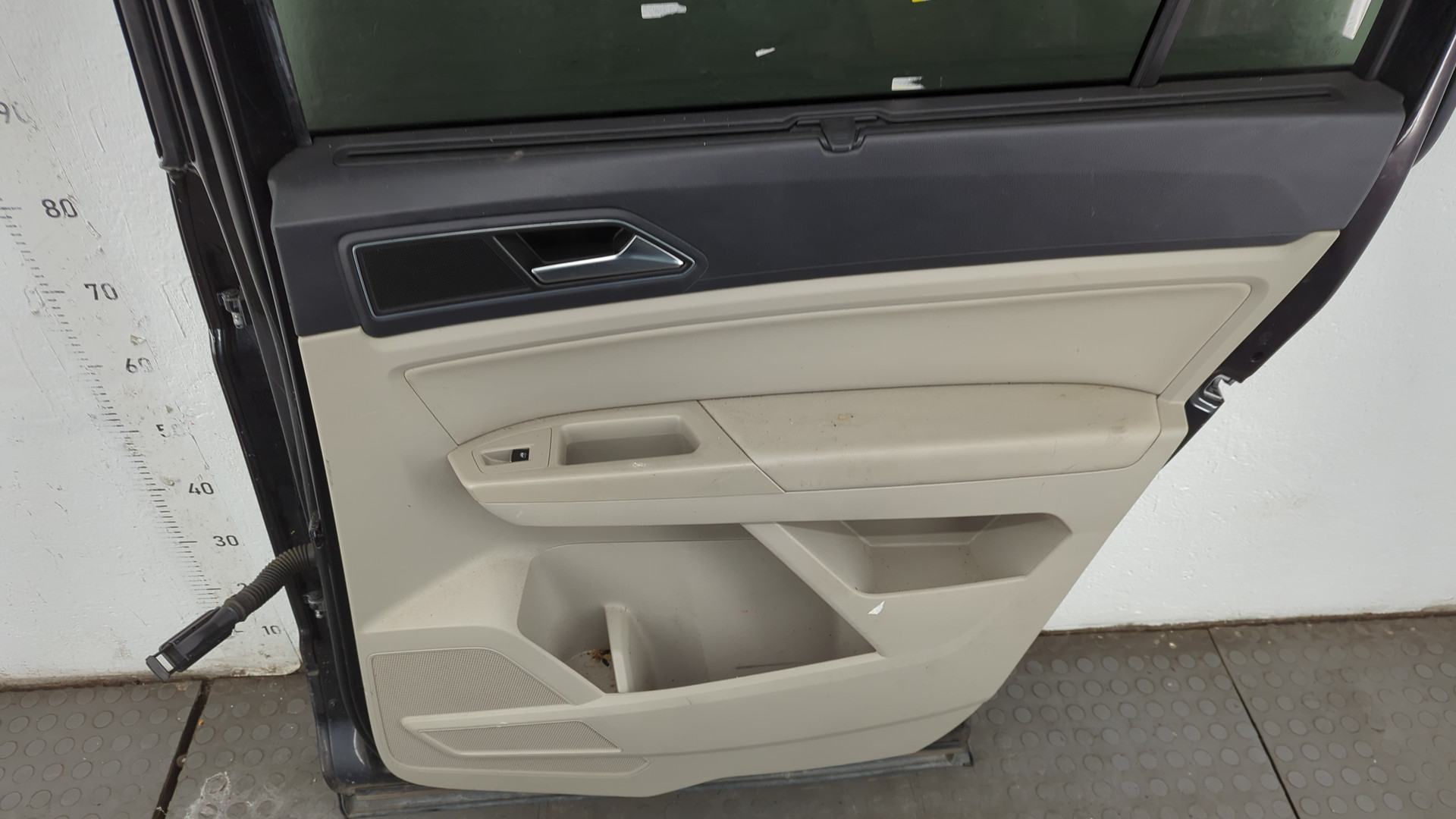 Дверь задняя правая