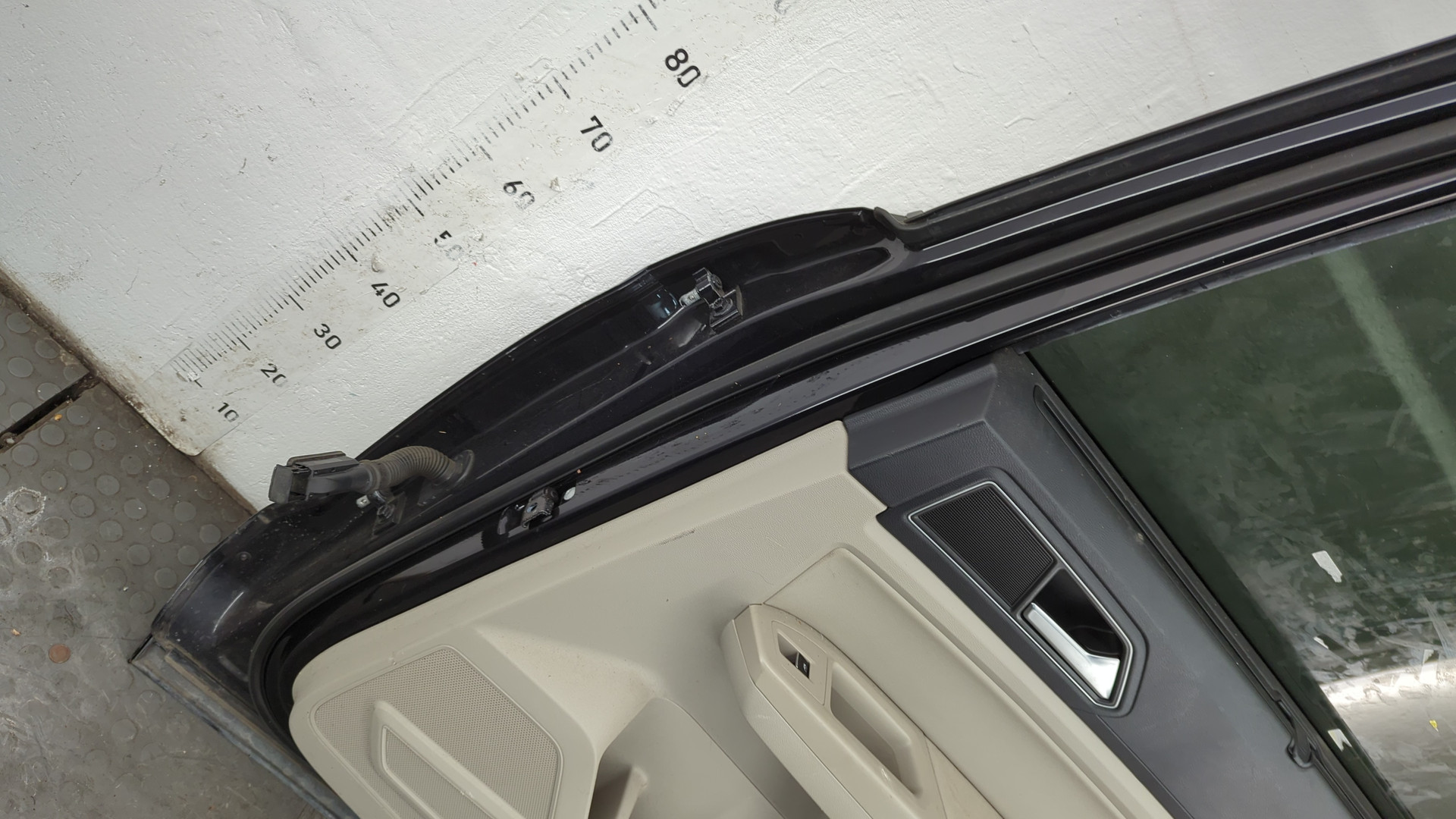 Дверь задняя правая