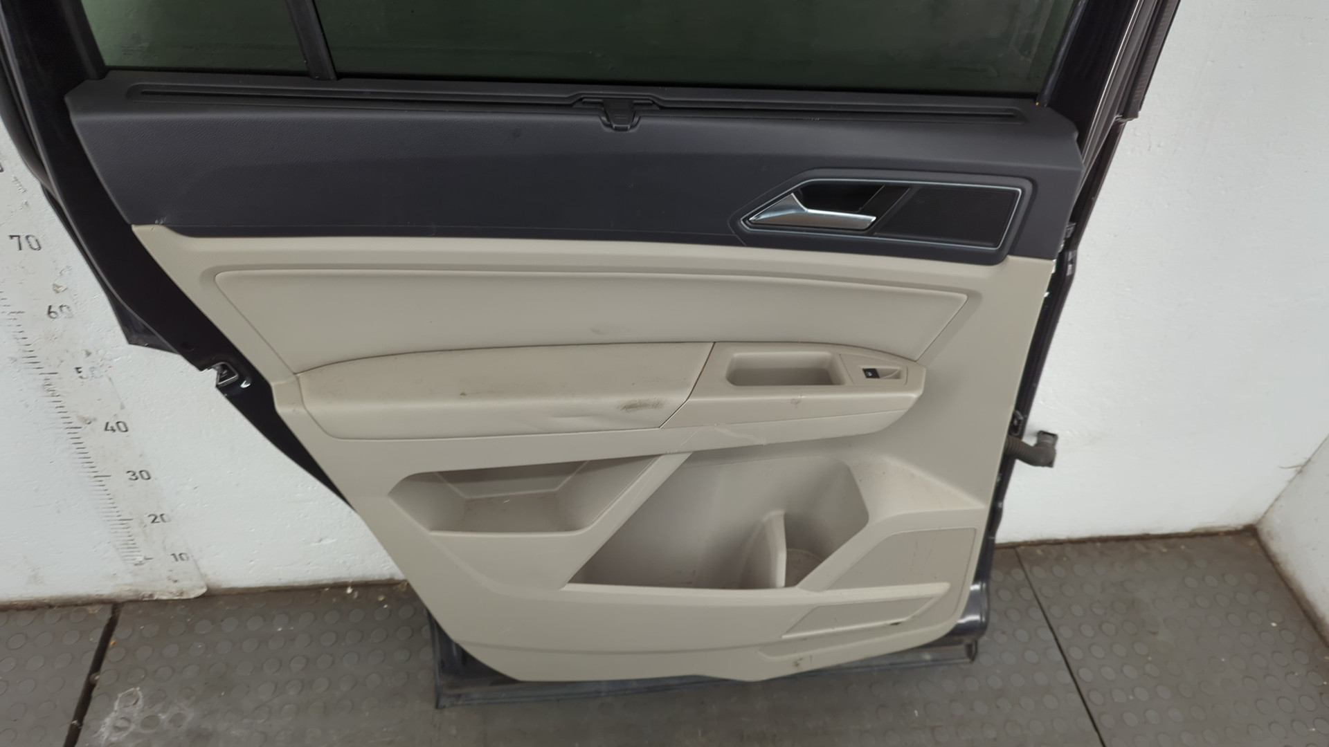 Дверь задняя левая