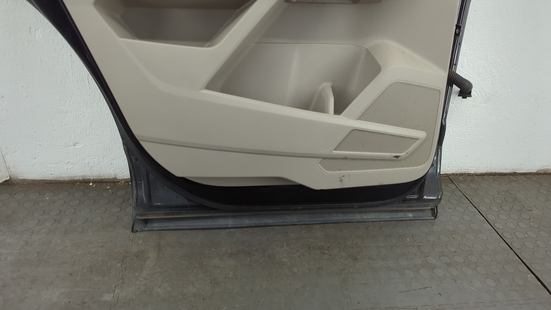 Дверь задняя левая