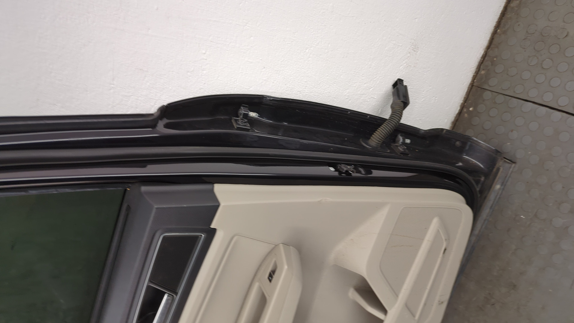 Дверь задняя левая