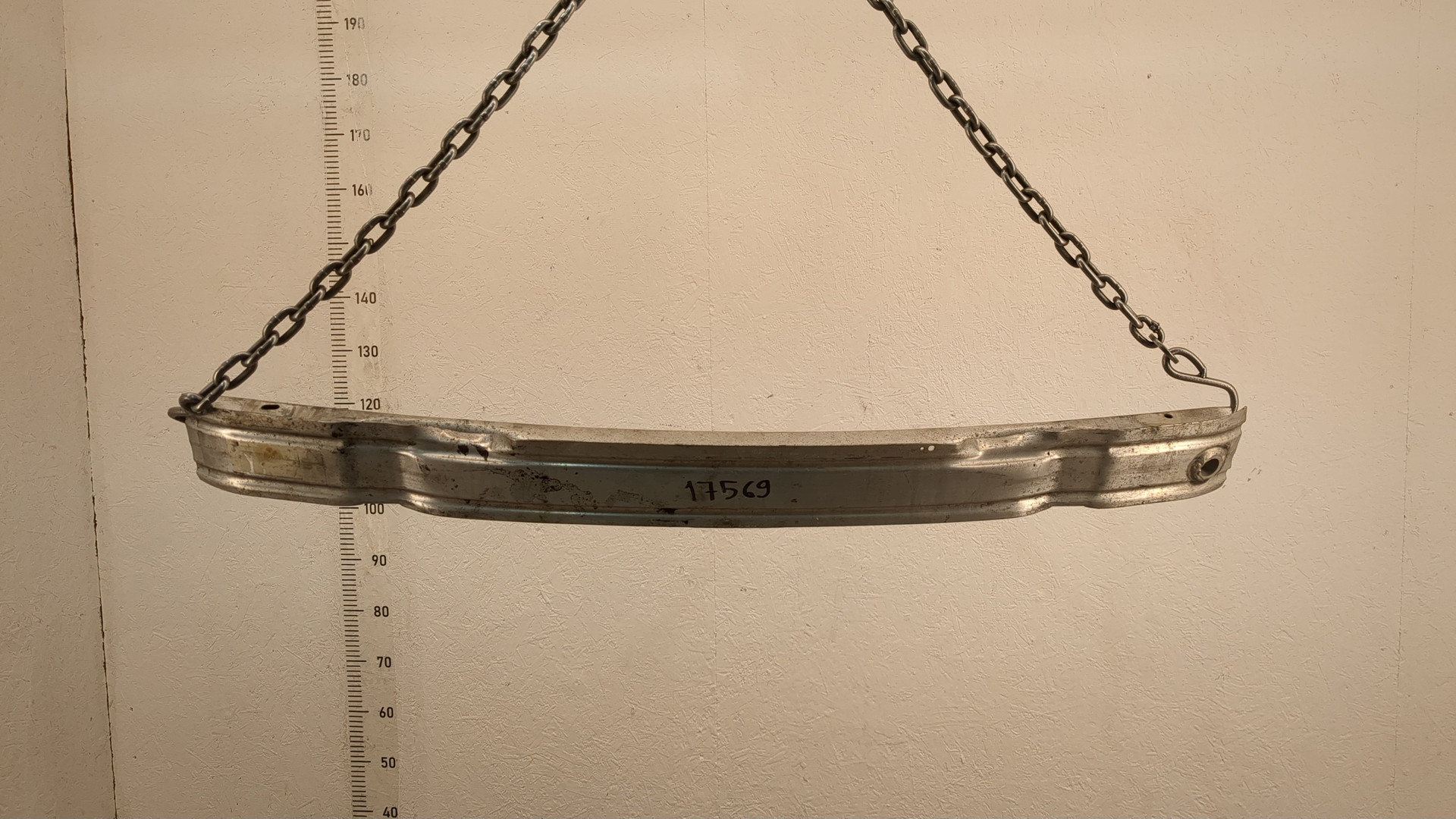 Усилитель переднего бампера