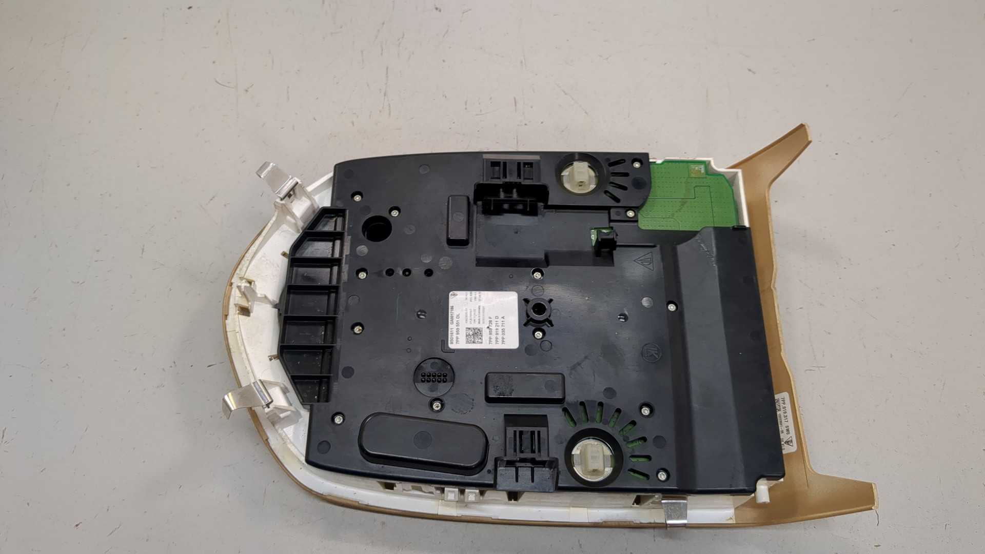 Плафон салонный