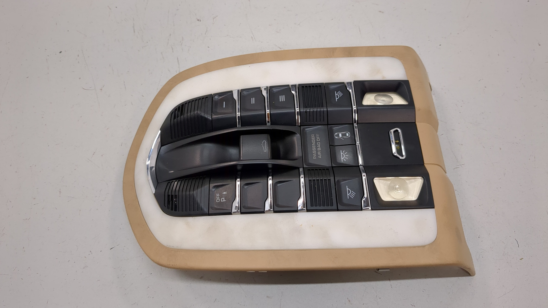 Плафон салонный