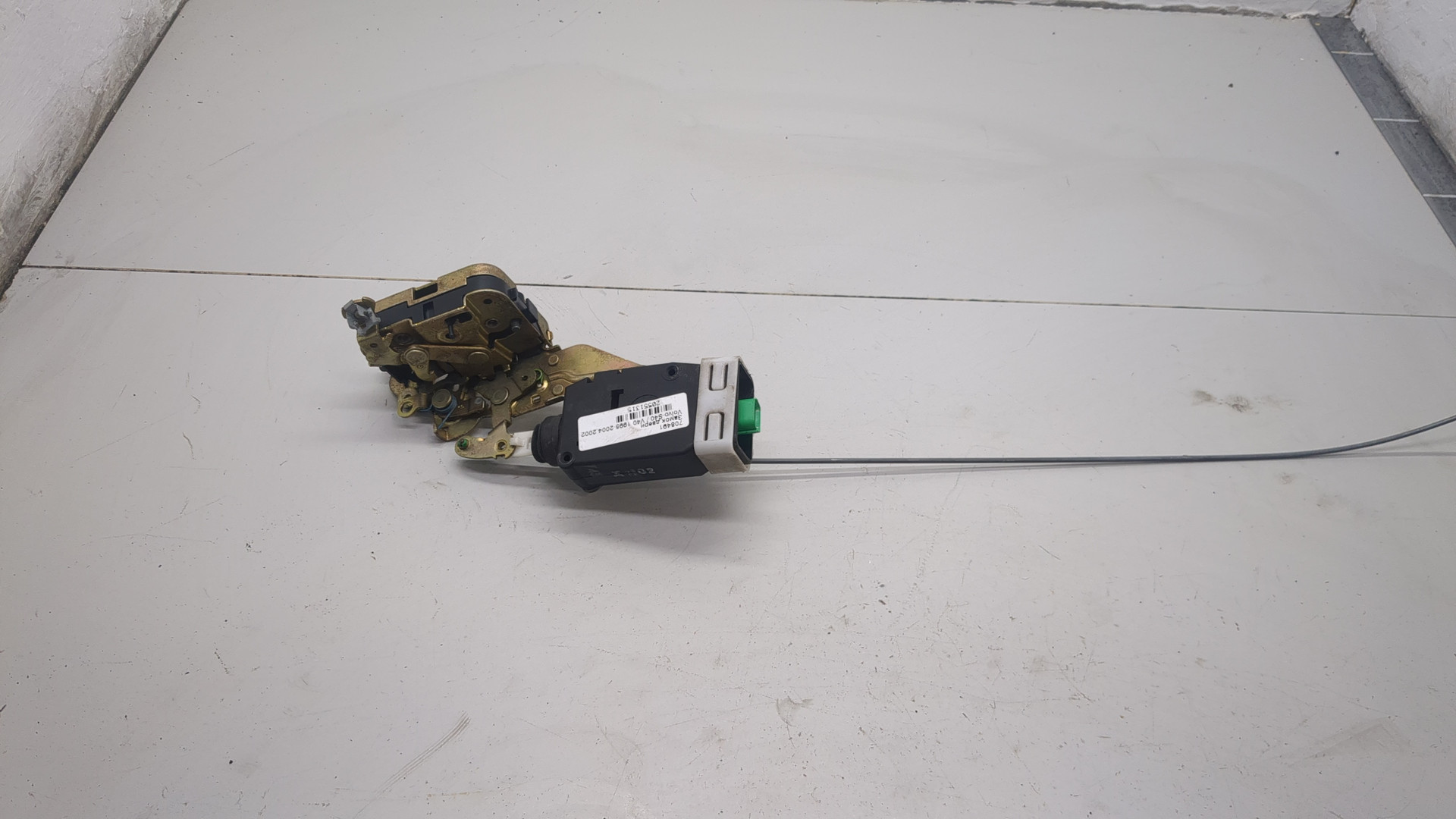 Замок двери задней левой