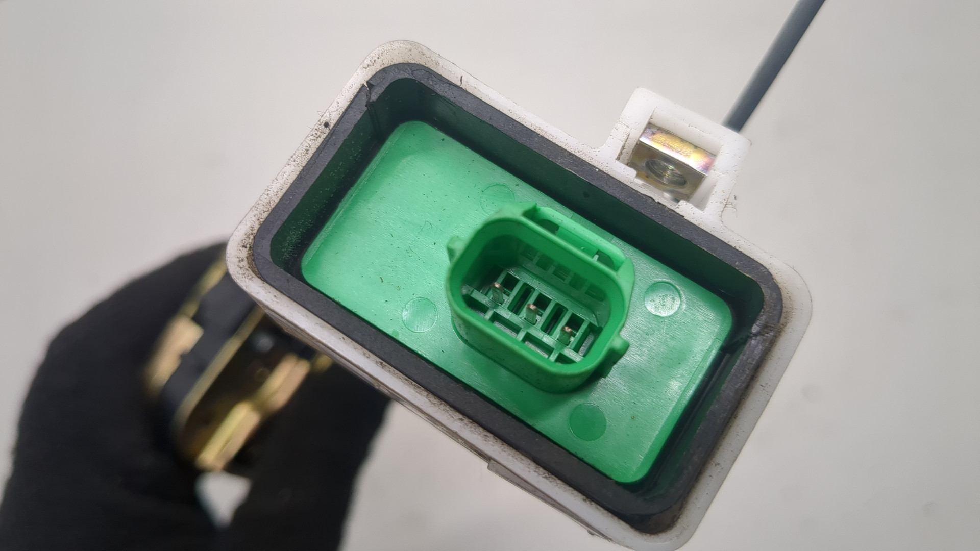 Замок двери задней левой