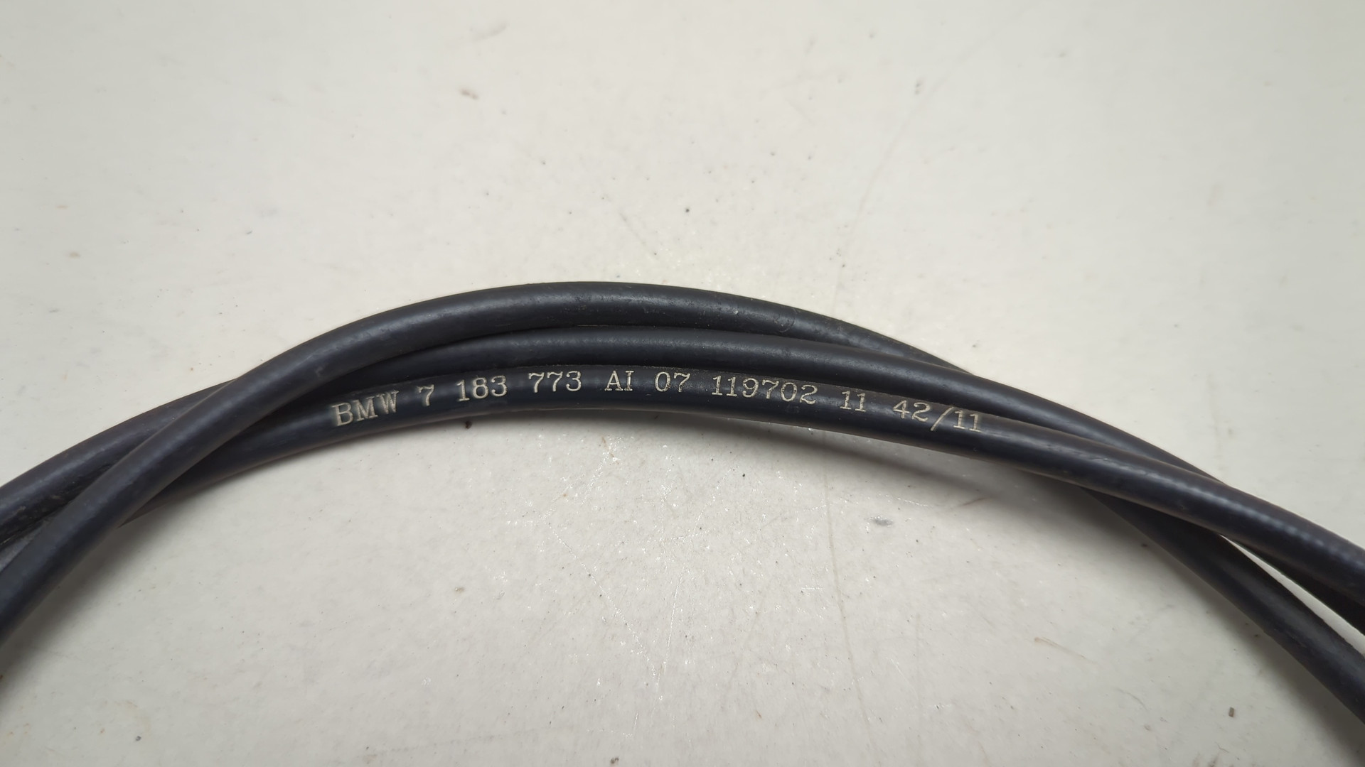 Трос открывания капота