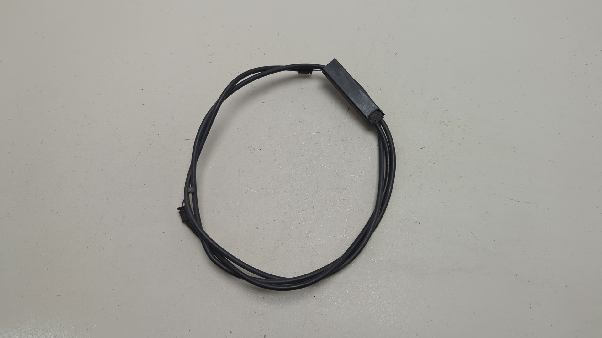 Трос открывания капота