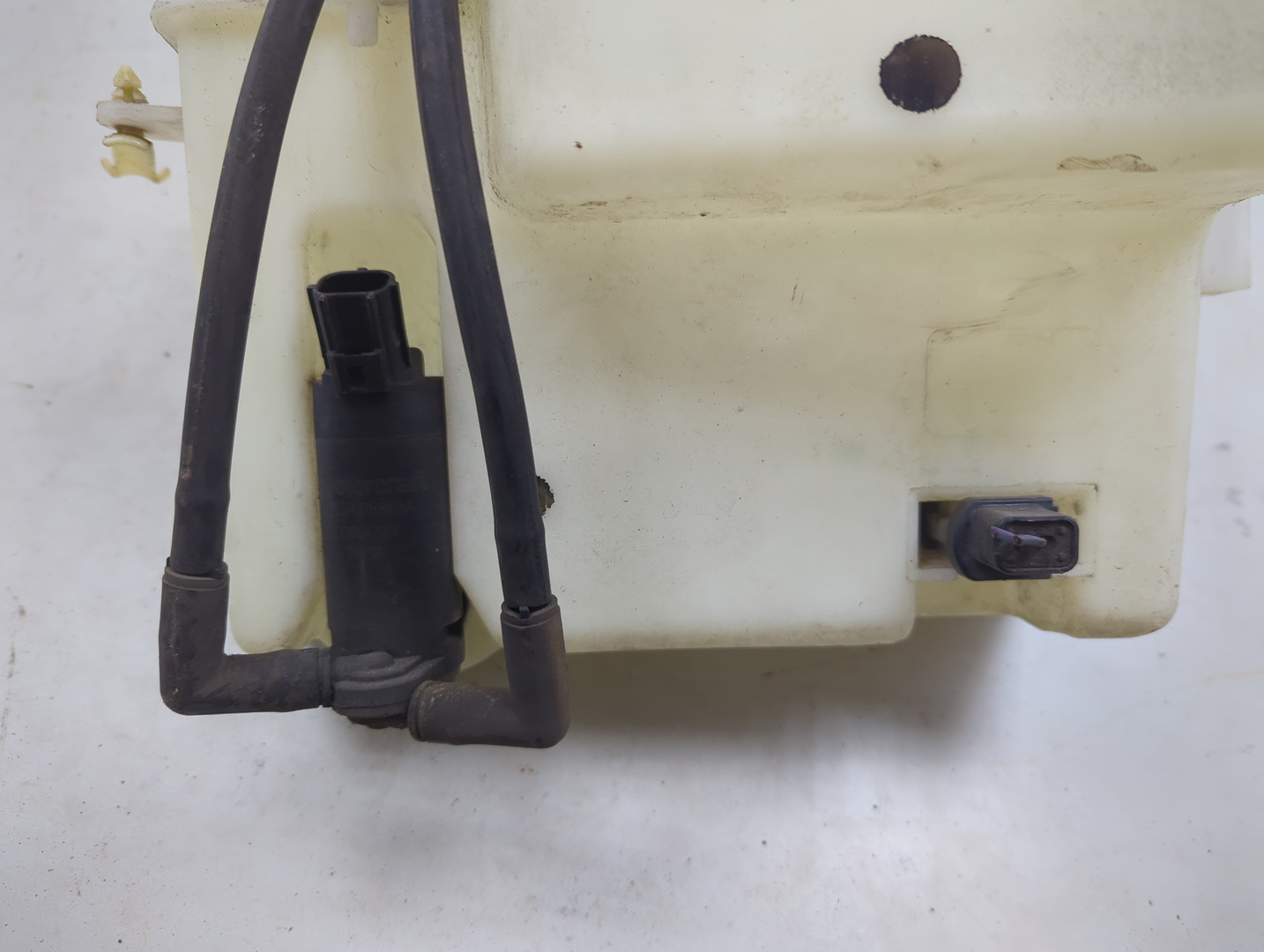 Бачок омывателя лобового стекла