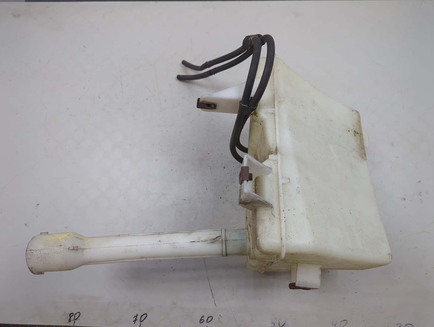 Бачок омывателя лобового стекла