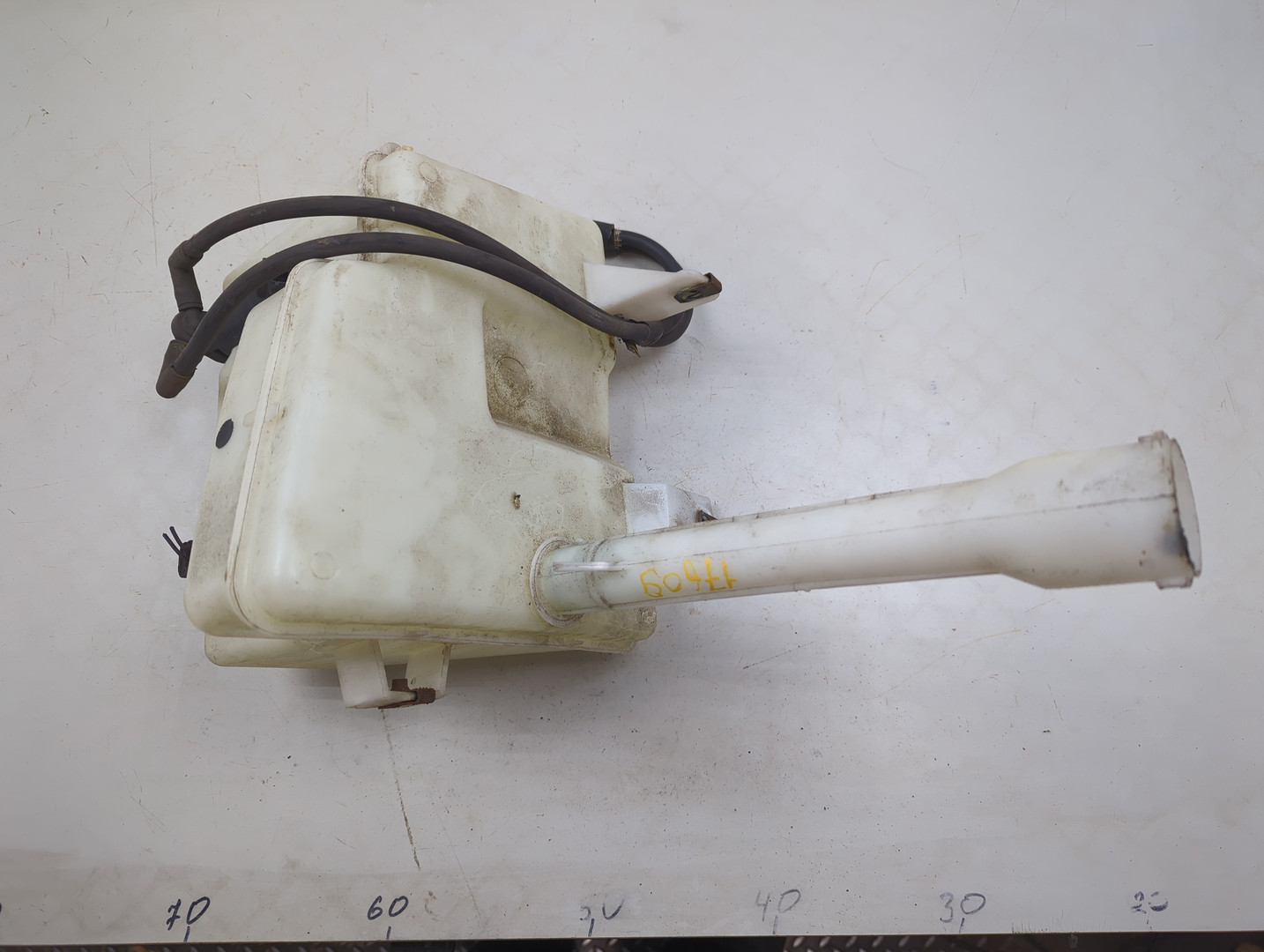 Бачок омывателя лобового стекла